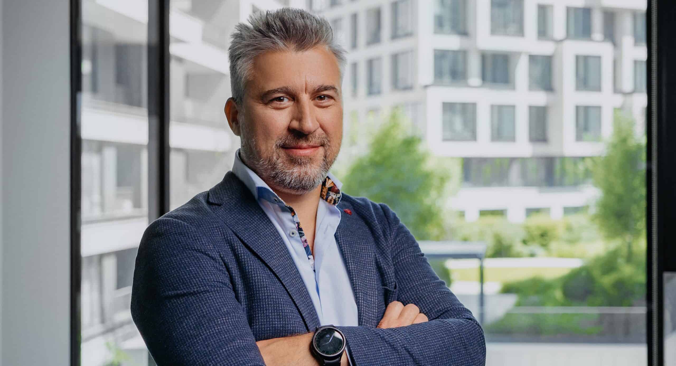 Мільйони на хвилях. Скільки приносить реклама на радіо? Інтервʼю з комерційним директором TAVR Media Володимиром Педоричем