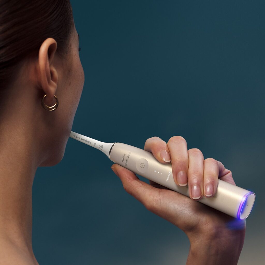 Рекламний постер: зубна щитка Philips у використанні